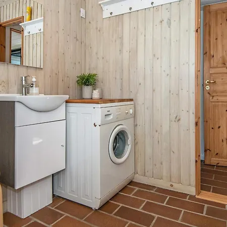 5 Person In بيت للعطل Grenå