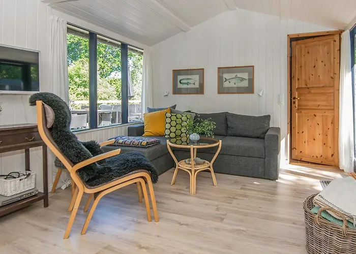5 Person In Grenå